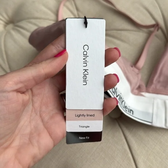 NWT Calvin Klein Pink Bra with Adjustable Straps and Elastic Band - Picture 5 of 8